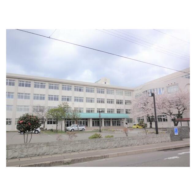 浪打中学校まで徒歩12分（約950ｍ）