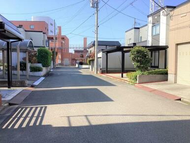 南側前面道路は公道で、幅員は6.5ｍと余裕があります。