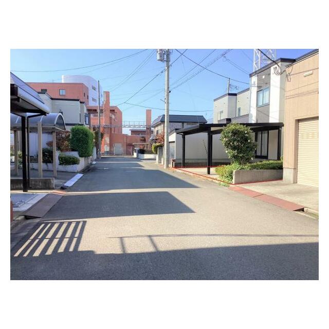 南側前面道路は公道で、幅員は6.5ｍと余裕があります。