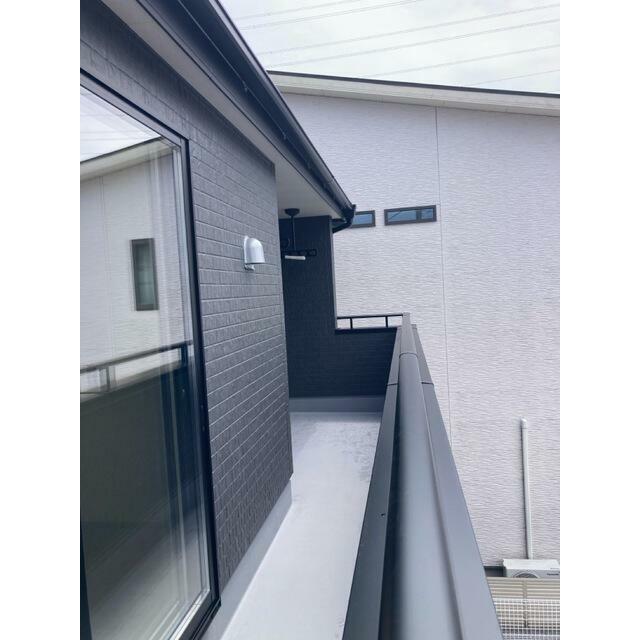 部屋の外と中をつなぐバルコニー、使い方自在！（2号棟）