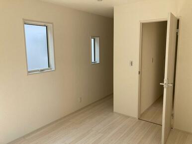 洋室は膝に難ありの方も過ごしやすいですね（3号棟）