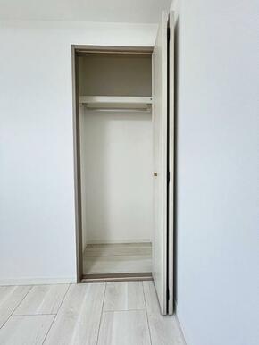 洋室5.1帖　収納