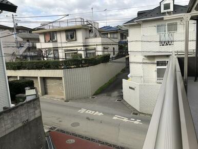 南西側の路地（３方向空間）