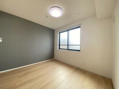 流行のアクセントクロスでおしゃれなお部屋を楽しみませんか？