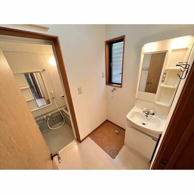 独立洗面台・室内洗濯機置場
