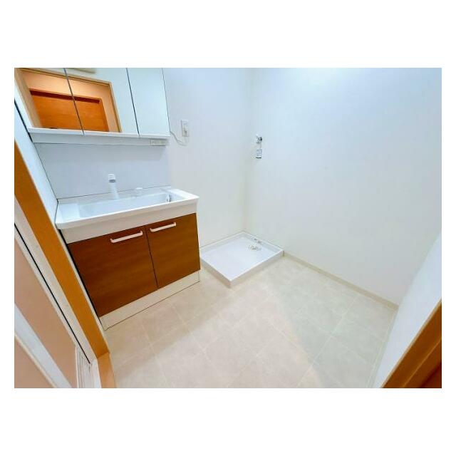 脱衣場、クロス・クッションフロア張替済みです。