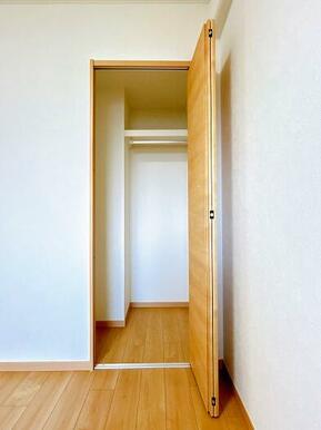 西側洋室、クローゼットのお写真です。