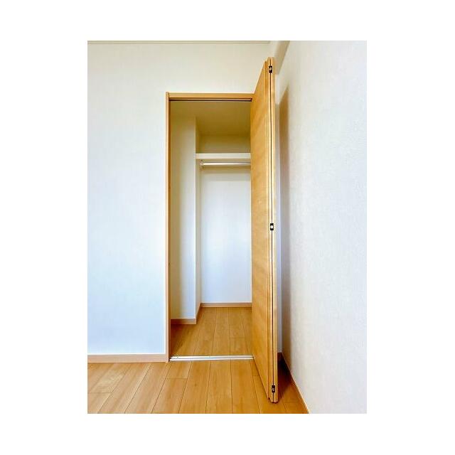 西側洋室、クローゼットのお写真です。