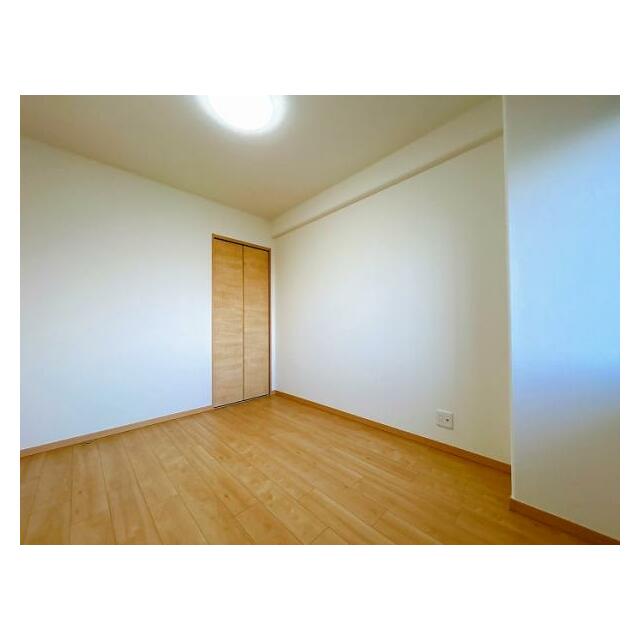 西側洋室のお写真です。