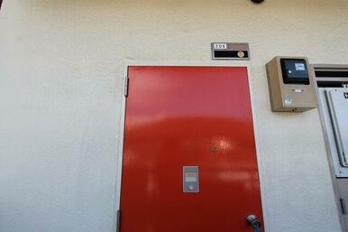 明るい玄関です