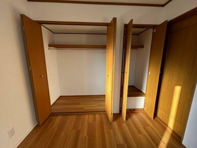 「2階西側洋室」広々としたクローゼット付きです