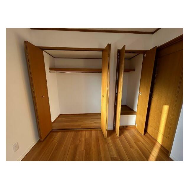 「2階西側洋室」広々としたクローゼット付きです