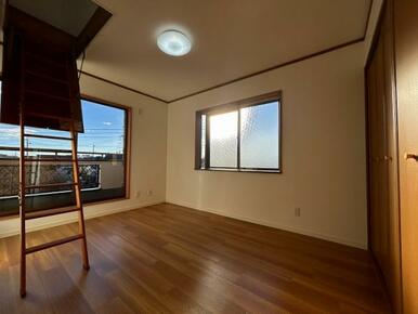 「2階西側洋室」約6畳です