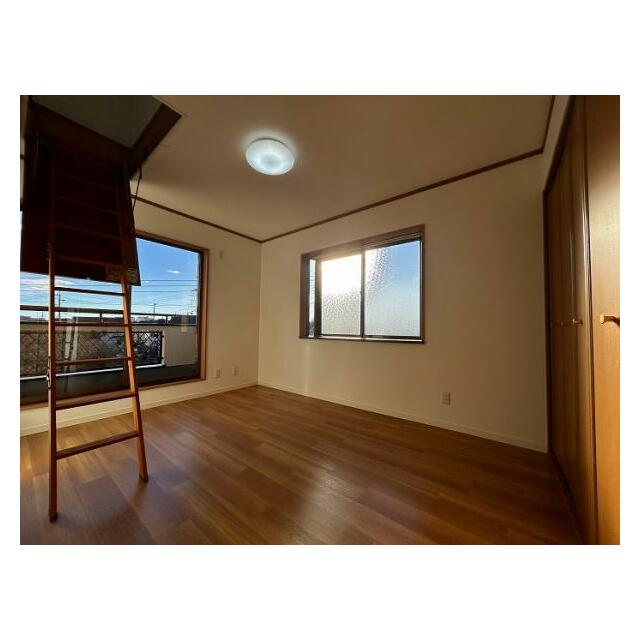 「2階西側洋室」約6畳です