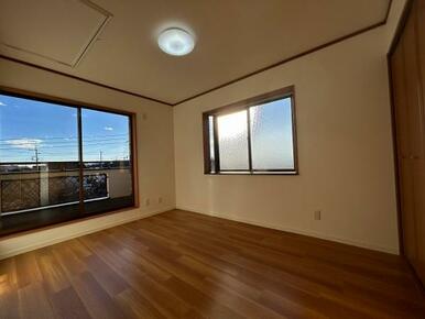 「2階西側洋室」屋根裏部屋へのハシゴは収納できます