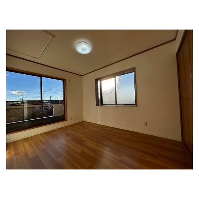 「2階西側洋室」屋根裏部屋へのハシゴは収納できます