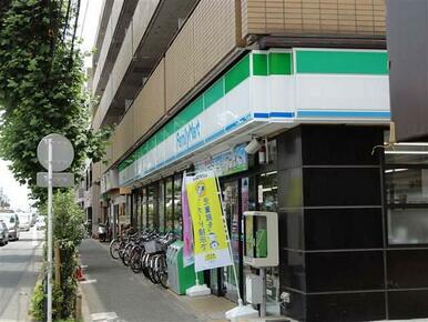 ファミリーマート新代田駅前店