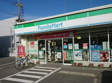 ファミリーマート　登戸中央店