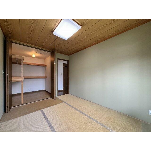 広い収納も全部屋ついております。