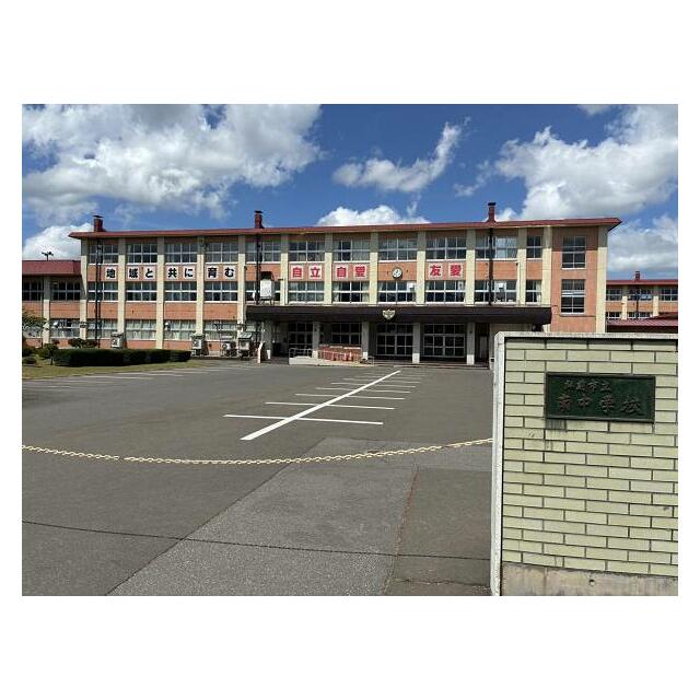 南中学校　徒歩32分（約2500ｍ）