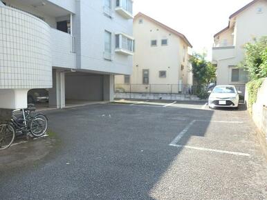 ★敷地内駐車場★（空き状況・使用料等詳細はご確認下さい）