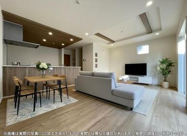 開放感あふれる折上天井！採光にもこだわった居心地の良い空間です♪