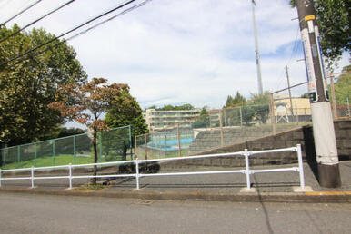 鶴川第二小学校