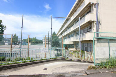 鶴川第二中学校