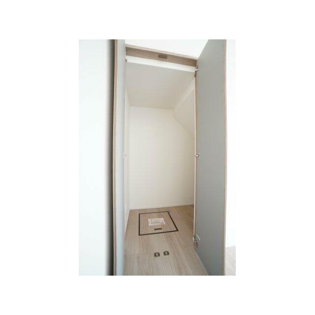 1階6帖洋室収納。※類似物件の参考画像です。