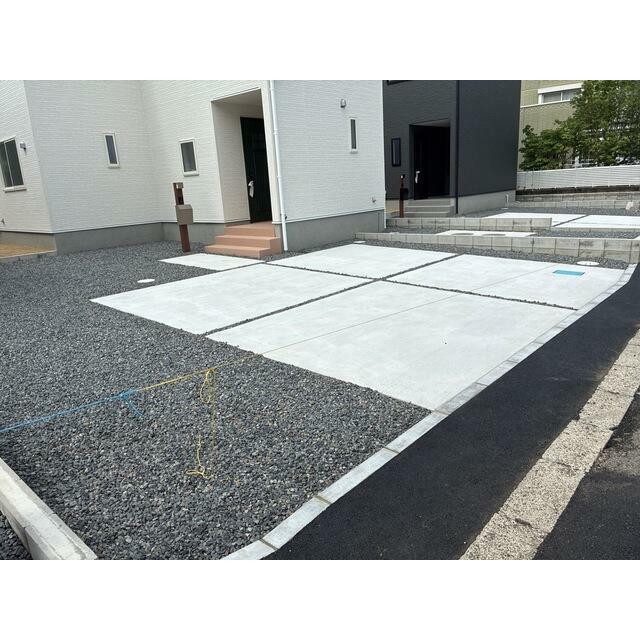 他に駐車場を探す手間もありません（2号棟）