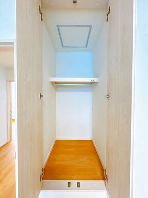 「2階北側洋室」クローゼット内部の様子です。