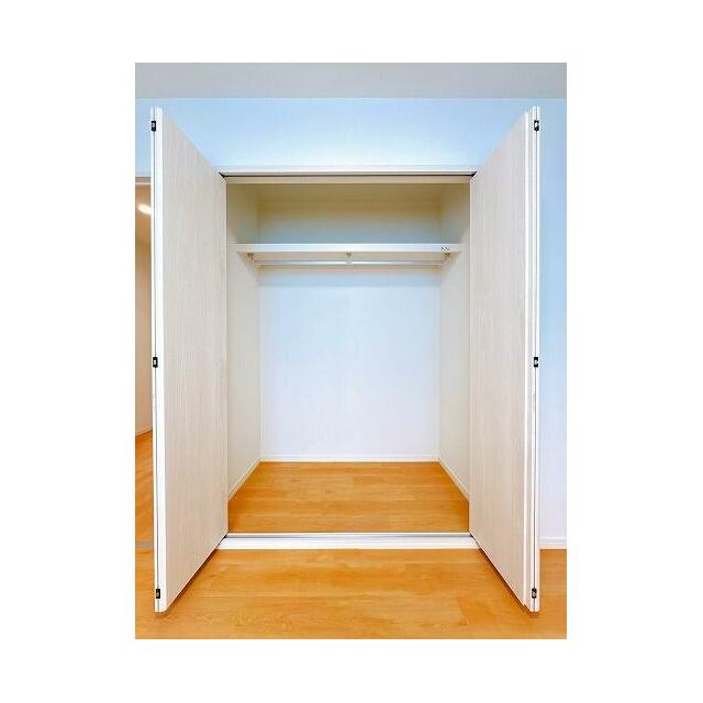 「2階南西側洋室」クローゼット内部の様子です。