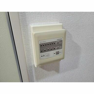 浴室換気暖房乾燥機