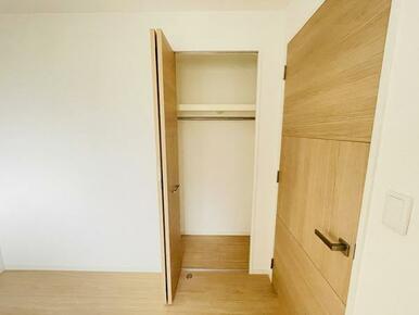 洋室２　収納