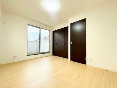 3F南側洋室(約6.1帖の洋室です)