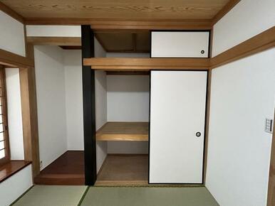 1階和室 約8帖 押し入れ中