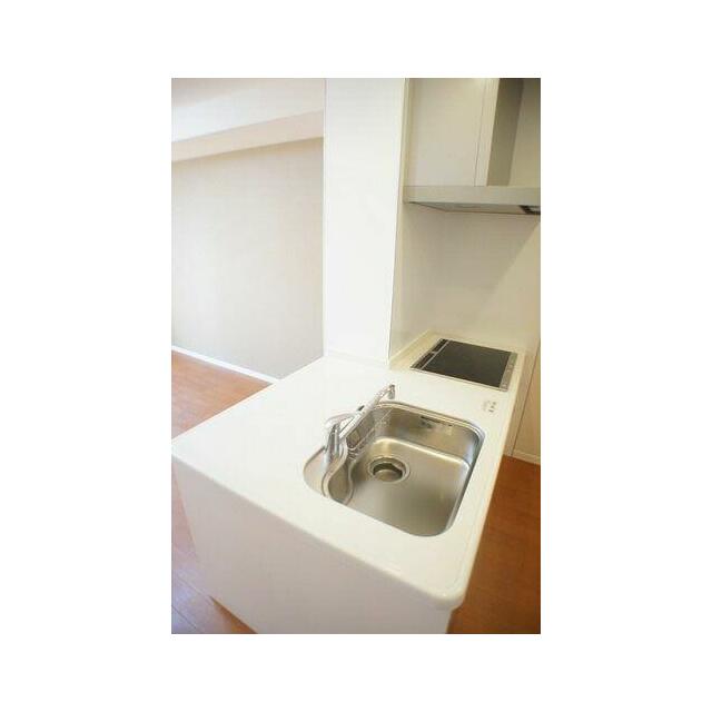 ワイドカウンターのシステムキッチンを採用。ご家族のコミュニケーションを大切に出来ます。