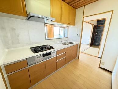 収納豊富なキッチン！