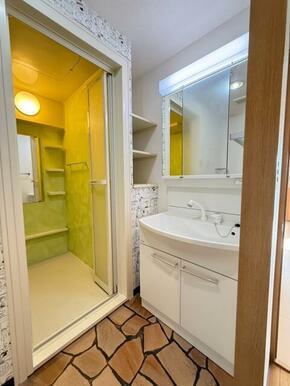 洗面台も新調しており、清潔感漂う洗面室です！