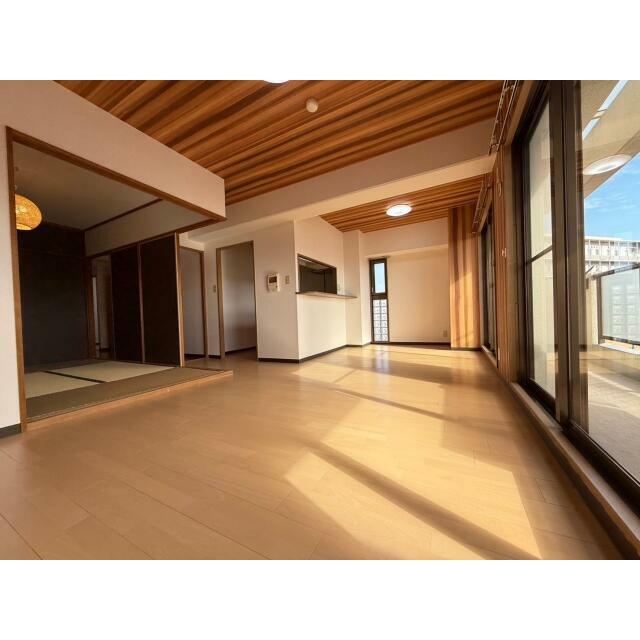 約１４帖の広々としたリビング！