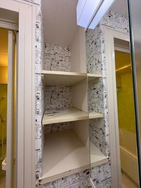 洗面横の収納は奥行も有りたくさん収納できます！