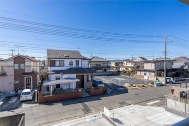 ２Ｆからの眺望です。周辺は閑静な住宅街です。喧騒を離れて静かに暮らせます。