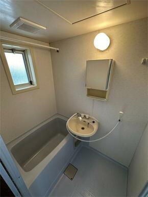 ◆小窓付き浴室