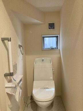 体調不良時や将来のことを考えれば手すり付きはとっても便利（5号棟）