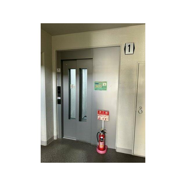 エレベーターつき。