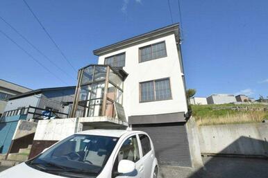 屋内車庫あり。4LDKでファミリー層におすすめ物件