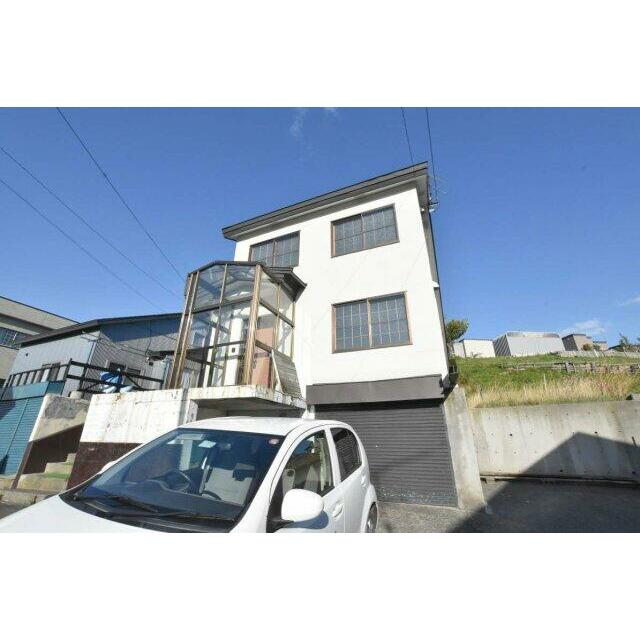 屋内車庫あり。4LDKでファミリー層におすすめ物件