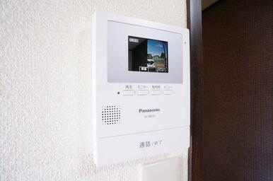 Ｐａｎａｓｏｎｉｃ製の録画機能・カラーモニタ付きインターフォン。防犯上便利です。