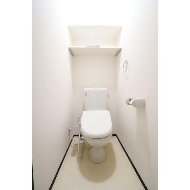 温水洗浄便座付きのトイレです。