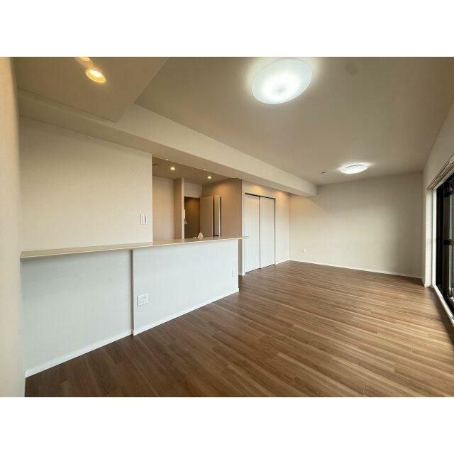 日当たりの良いリビングです♪洋室は間仕切り可能です♪